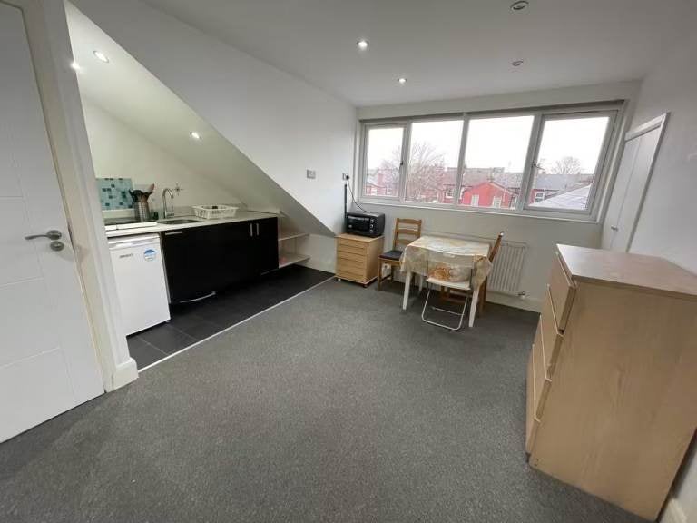 Flat Park Close in Greater London