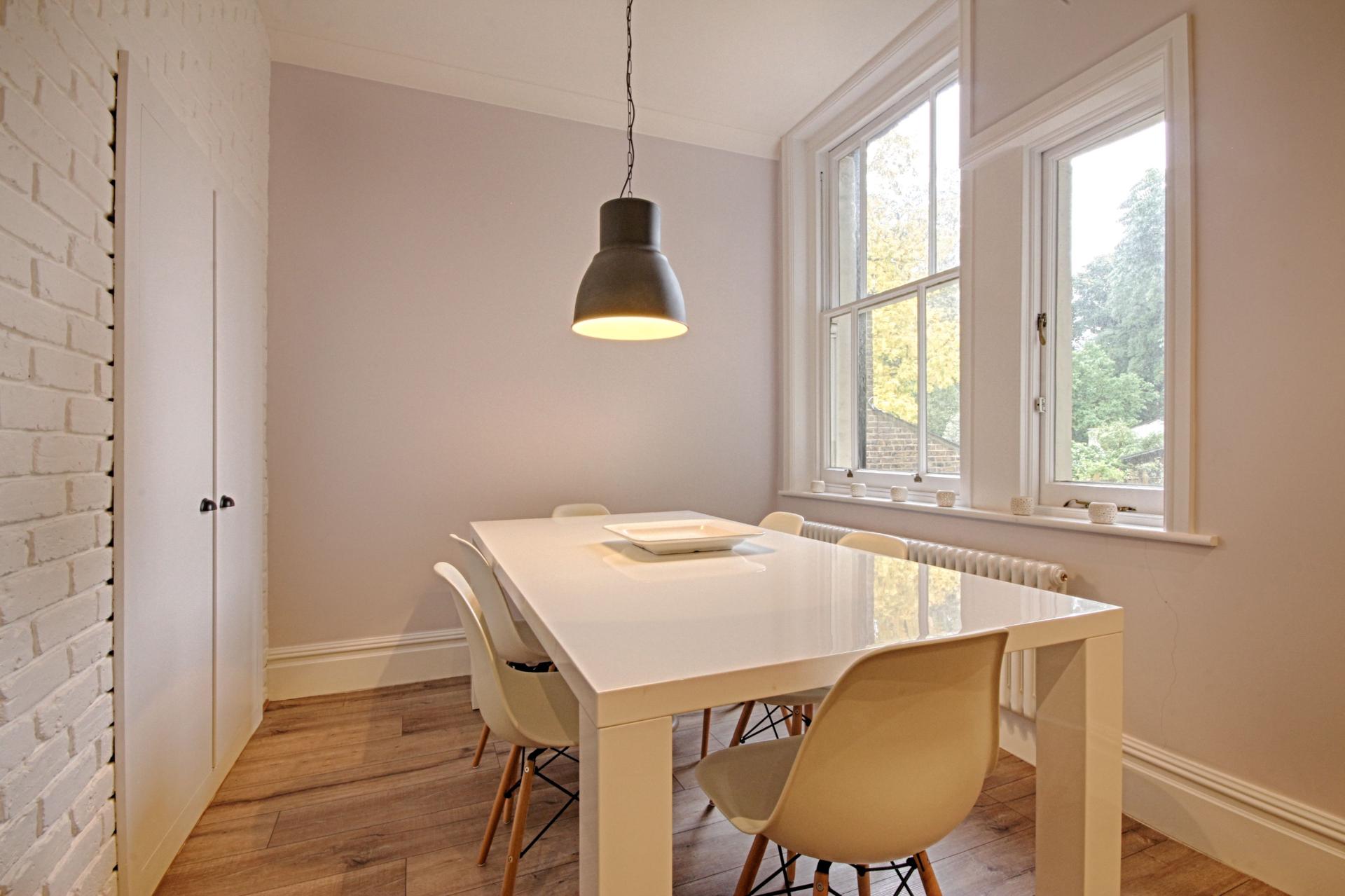 Flat Elsynge Road in Greater London