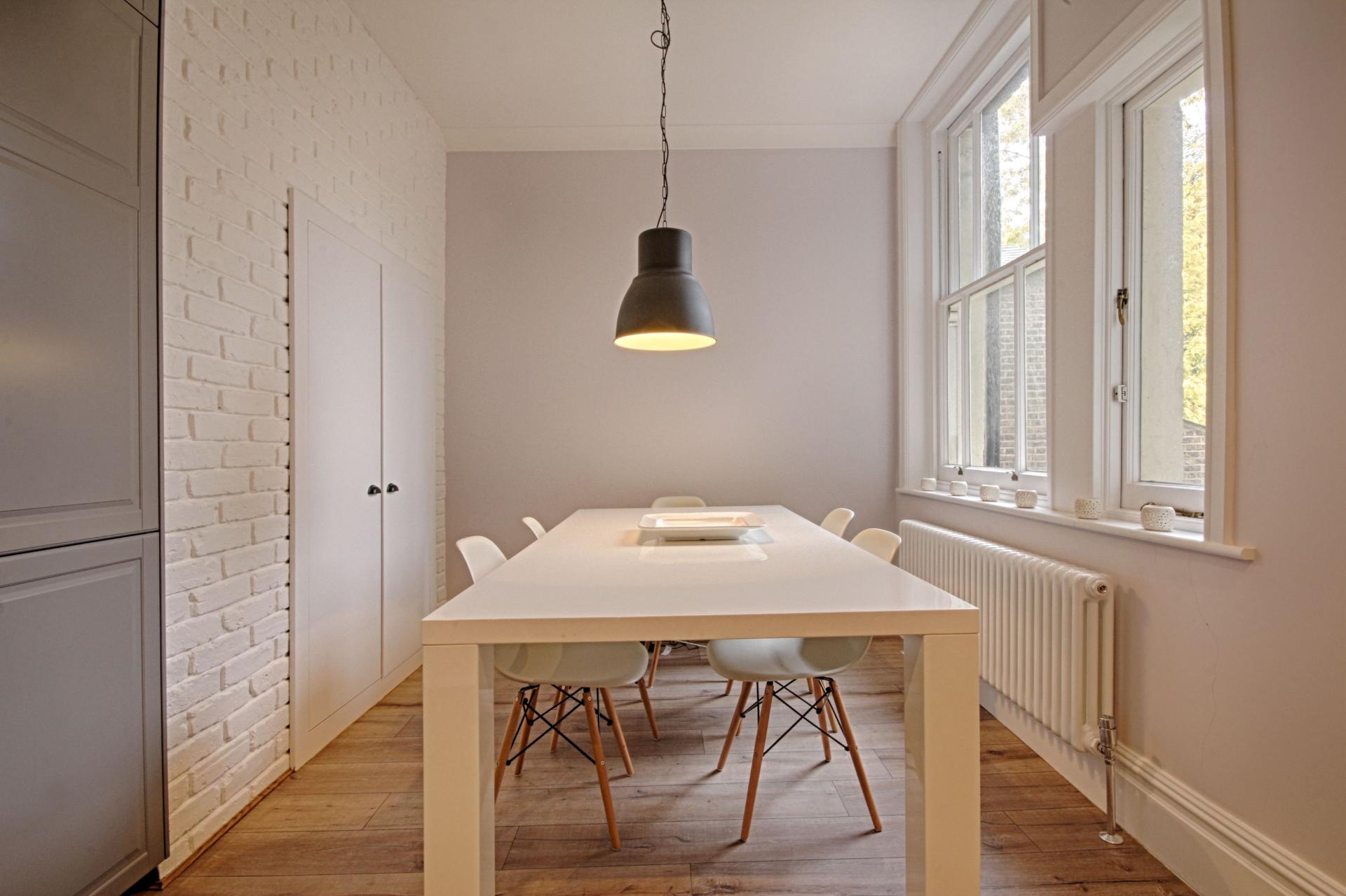 Flat Elsynge Road in Greater London