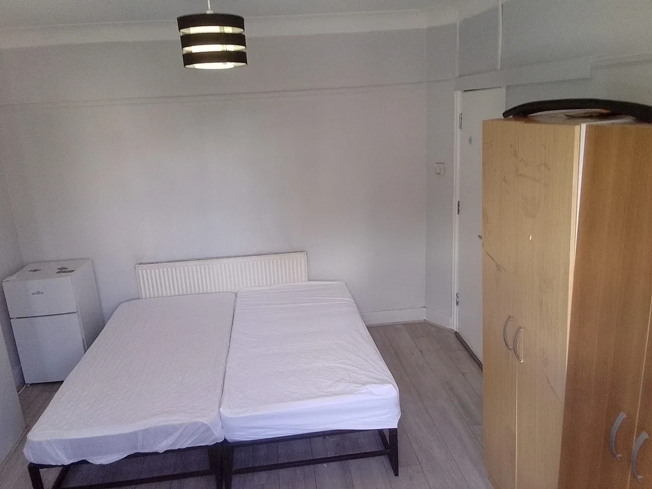 Room Wellington Road in Greater London