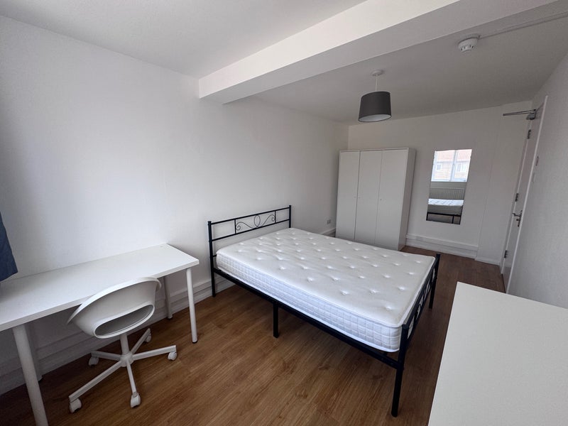 Room Whitcher Close in Greater London