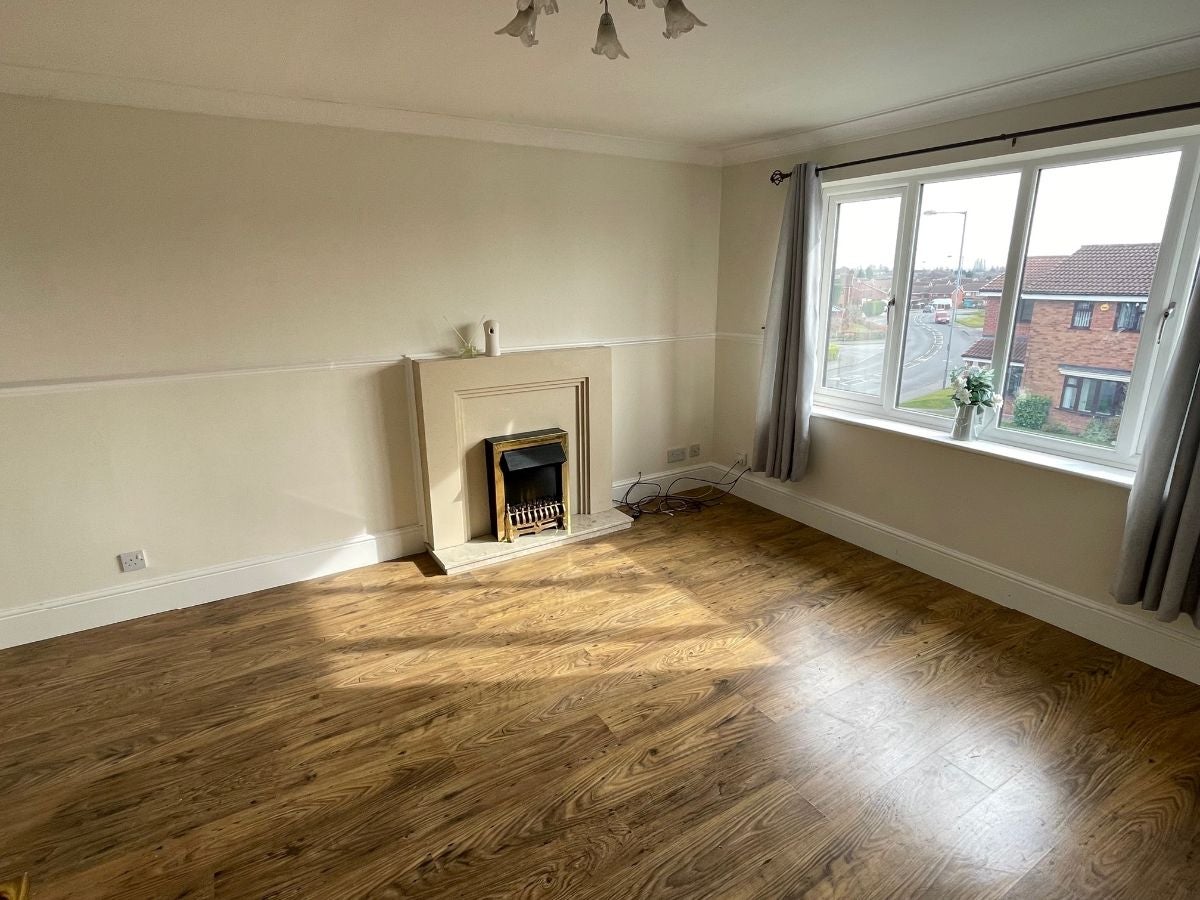 Flat Bembridge Close in Wolverhampton
