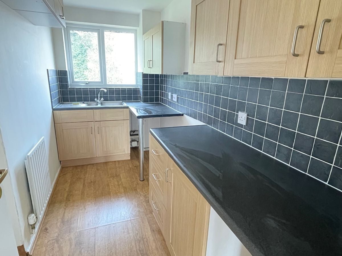 Flat Bembridge Close in Wolverhampton