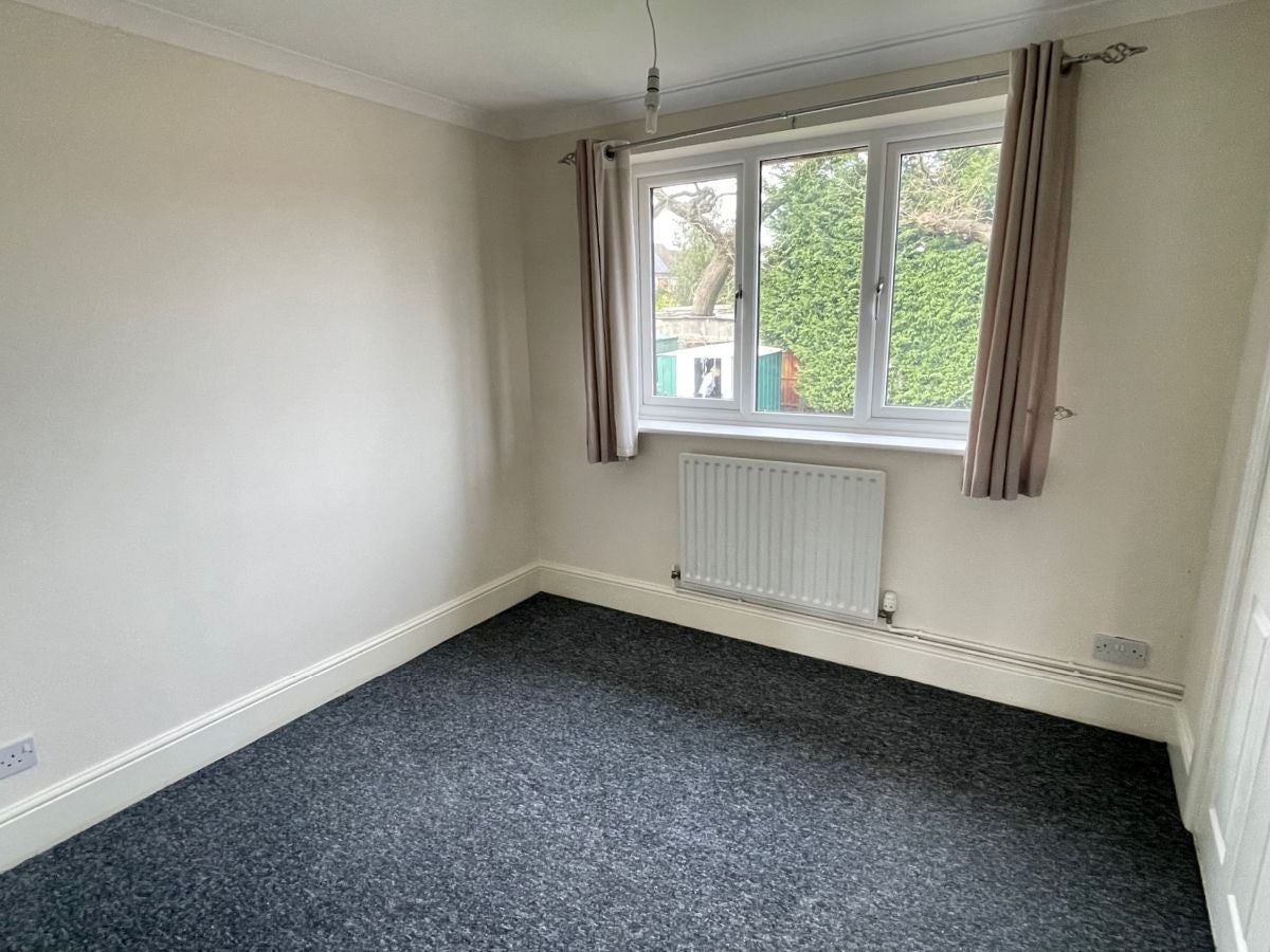 Flat Bembridge Close in Wolverhampton