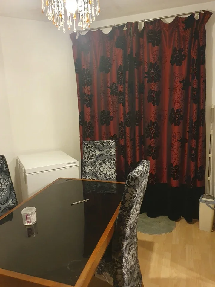 Room Woodpecker Close in Bradford