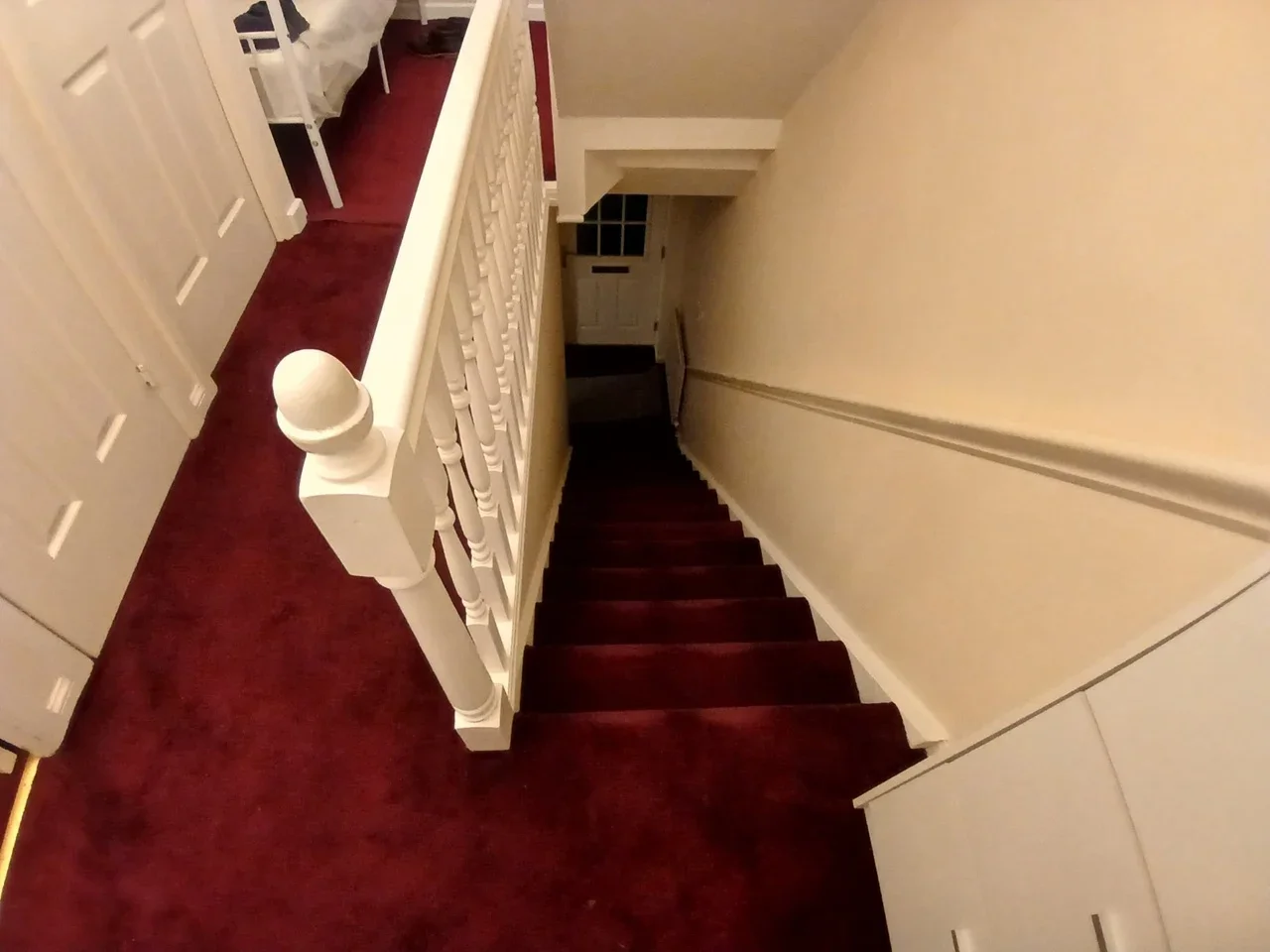 Room Woodpecker Close in Bradford