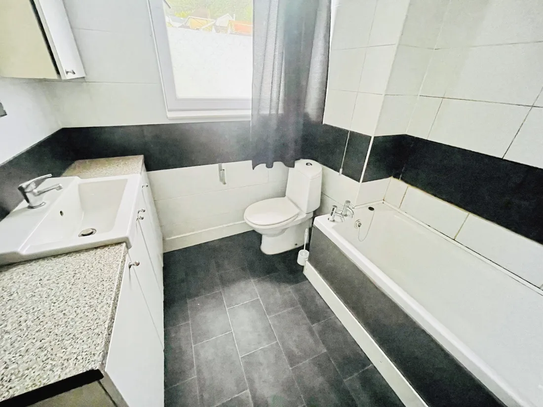 Flat Duke Street in Abertillery