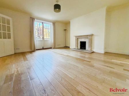Flat Clarence Road in Cheltenham