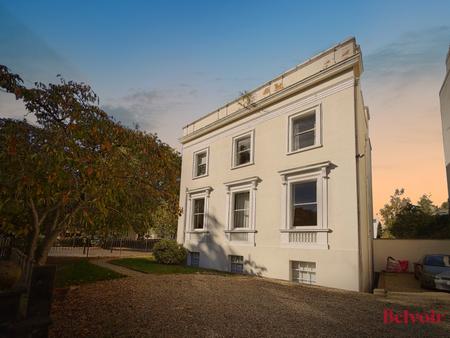 Flat Clarence Road in Cheltenham