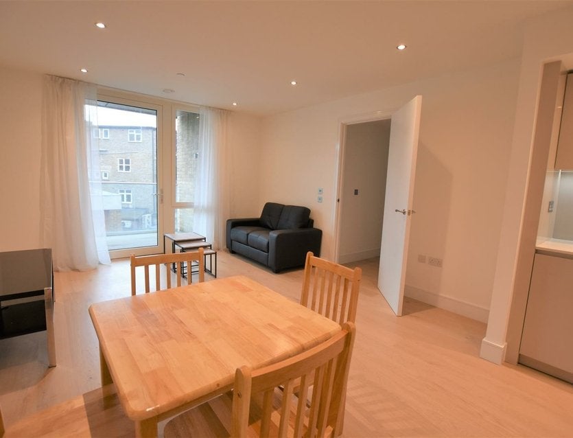 Flat Garnet Place in Greater London