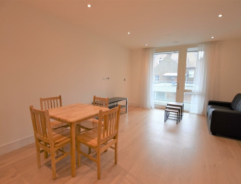 Flat Garnet Place in Greater London