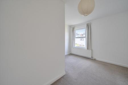 Flat Oakley Gardens in Greater London