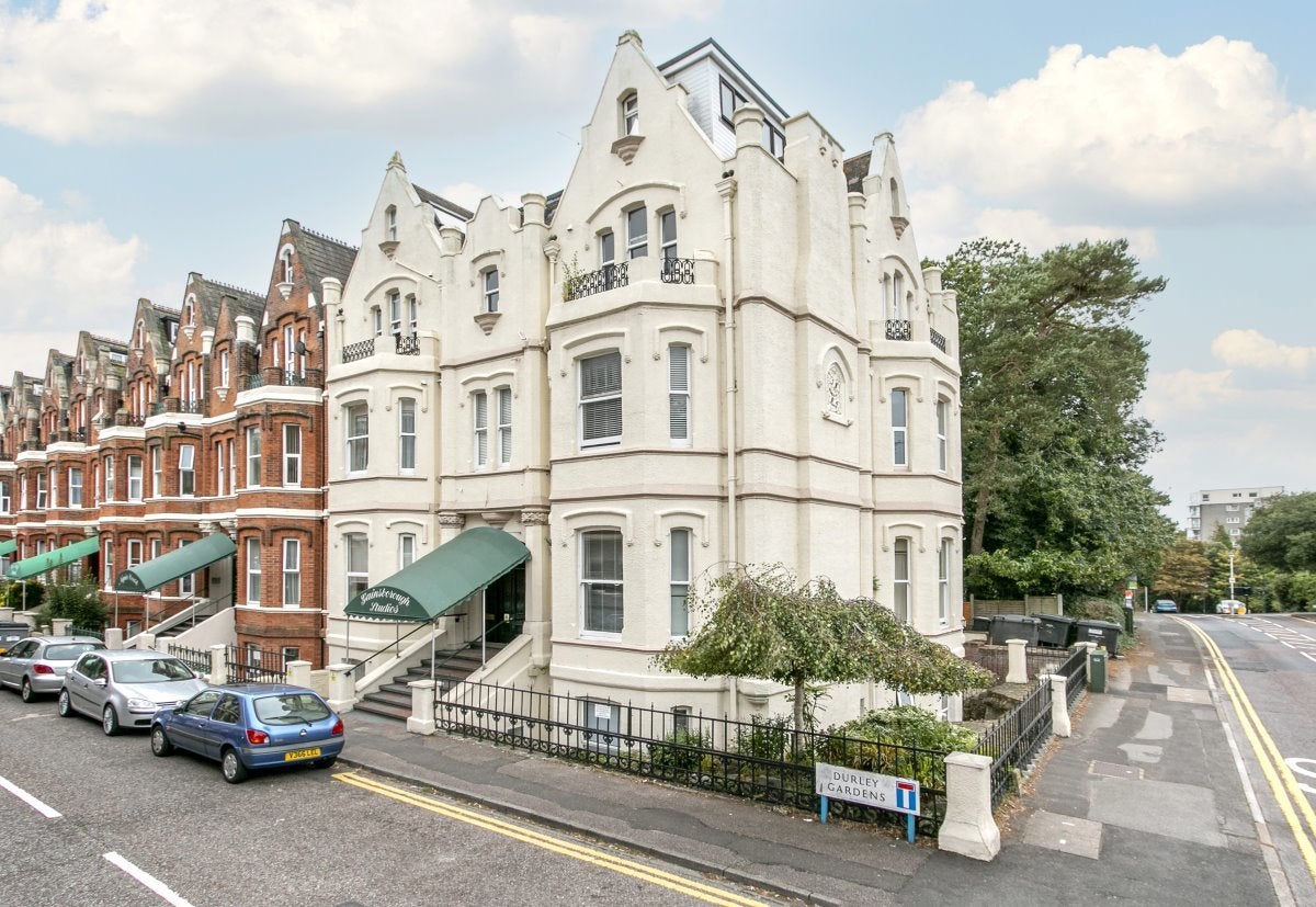 Flat Upper Terrace Road in Bournemouth