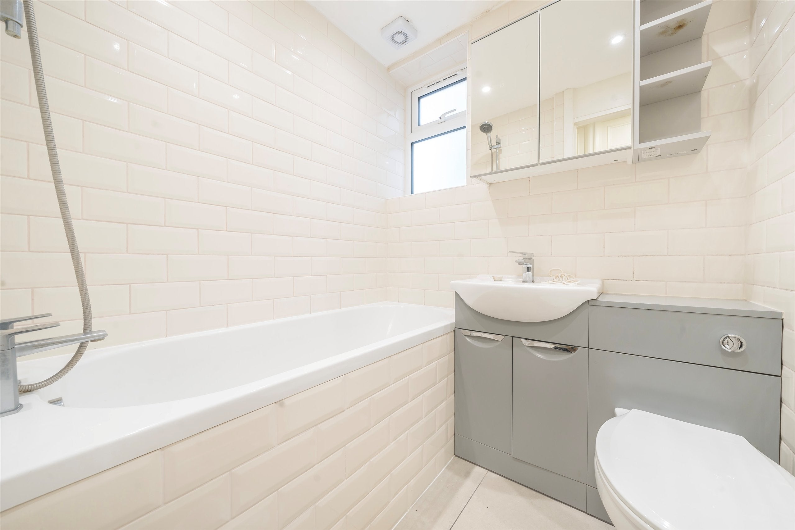 Flat Netherwood Road in Greater London