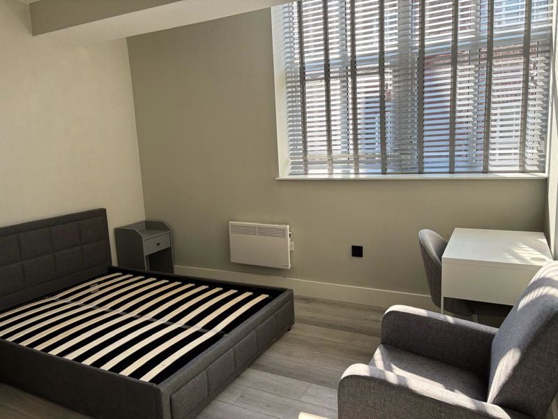 Room Wood Street in Bolton