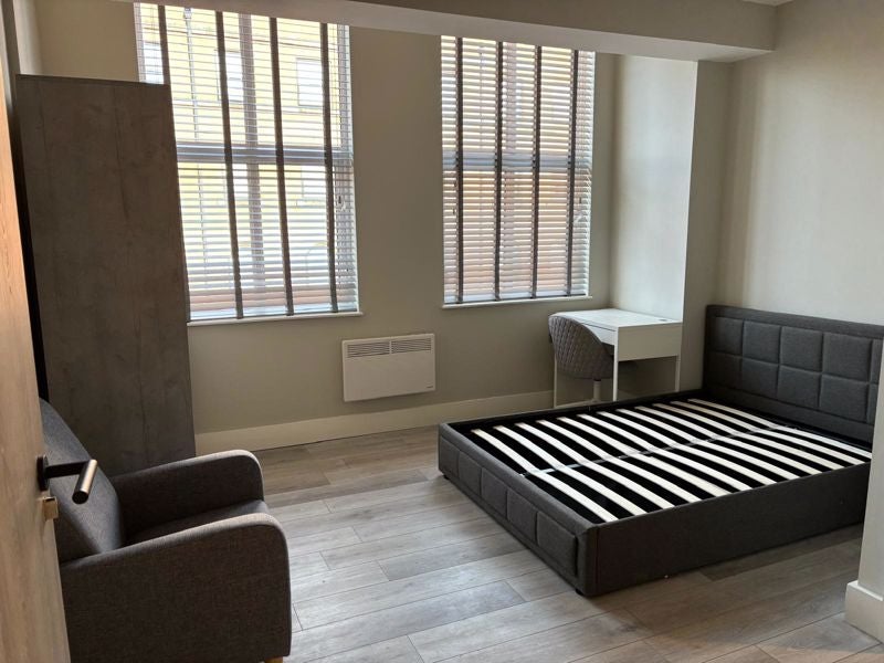 Room Wood Street in Bolton