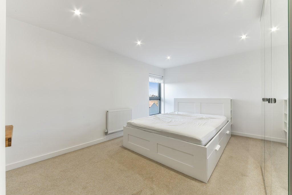 Flat Morden Road in Greater London