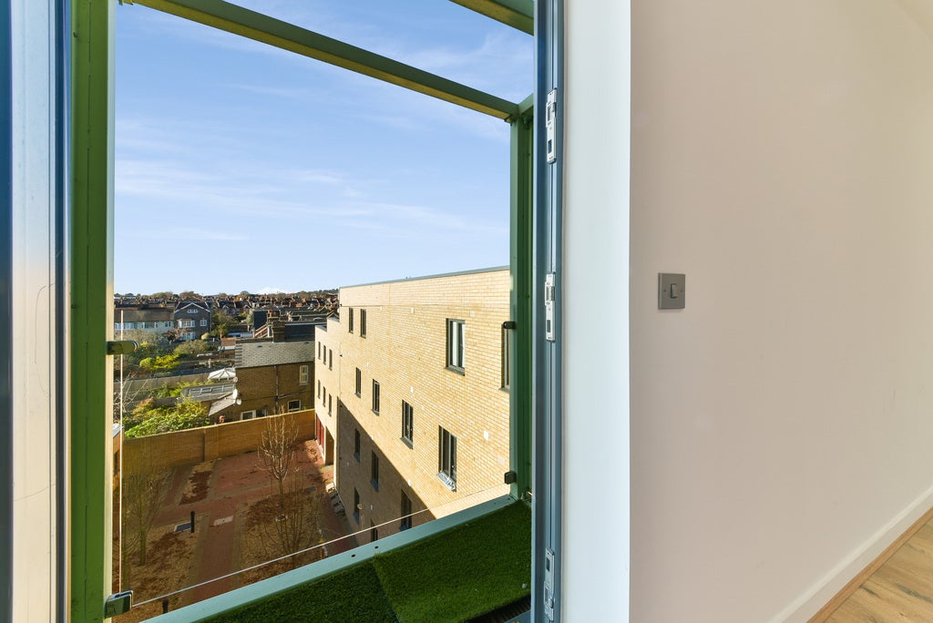 Flat Morden Road in Greater London