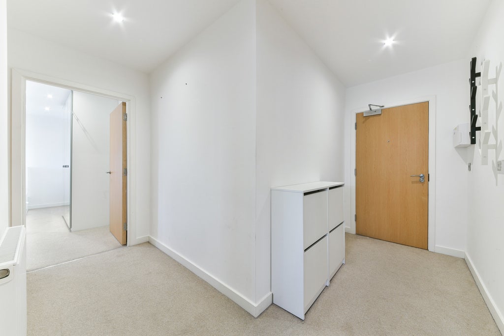 Flat Morden Road in Greater London