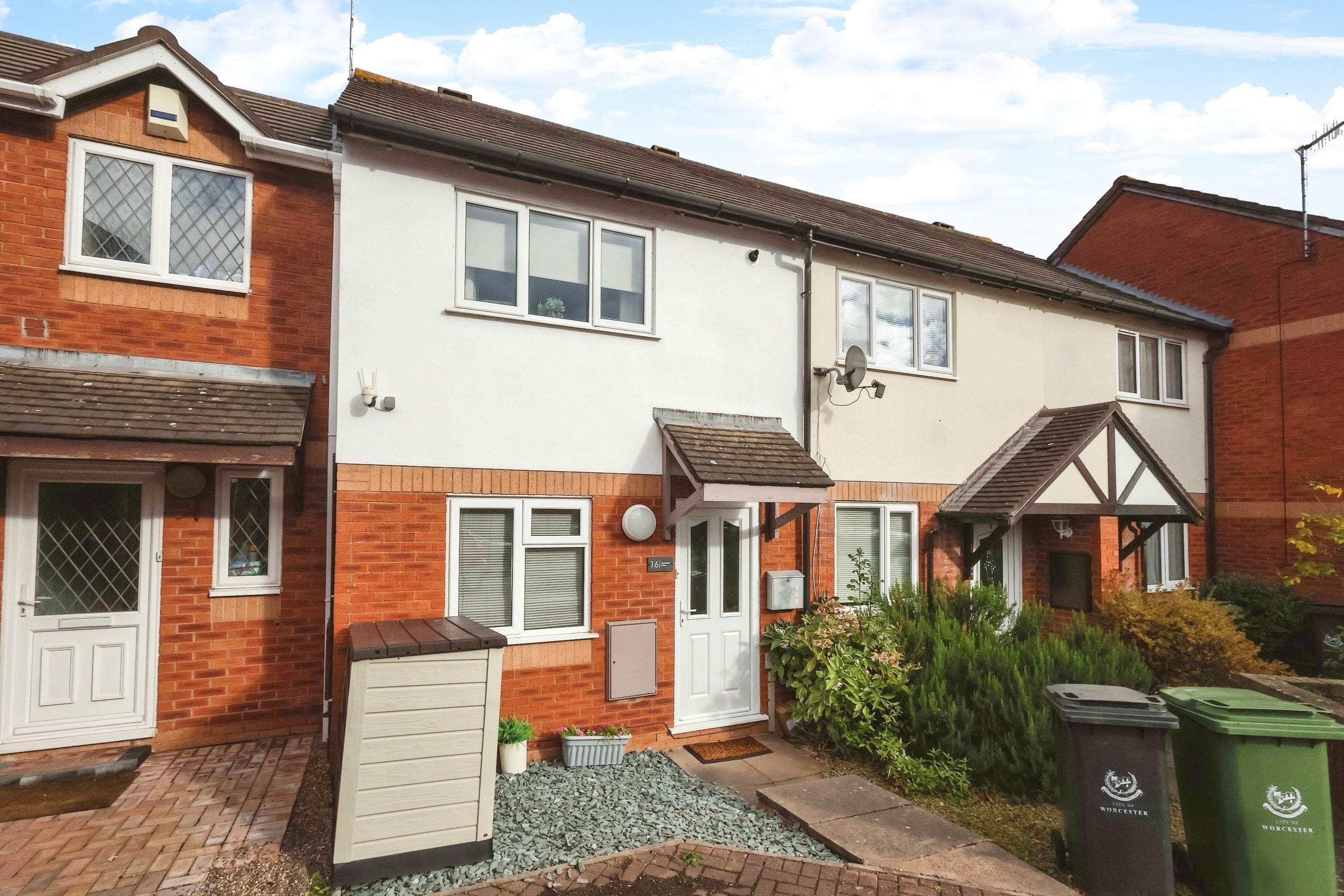 House Sandpiper Close in Worcester