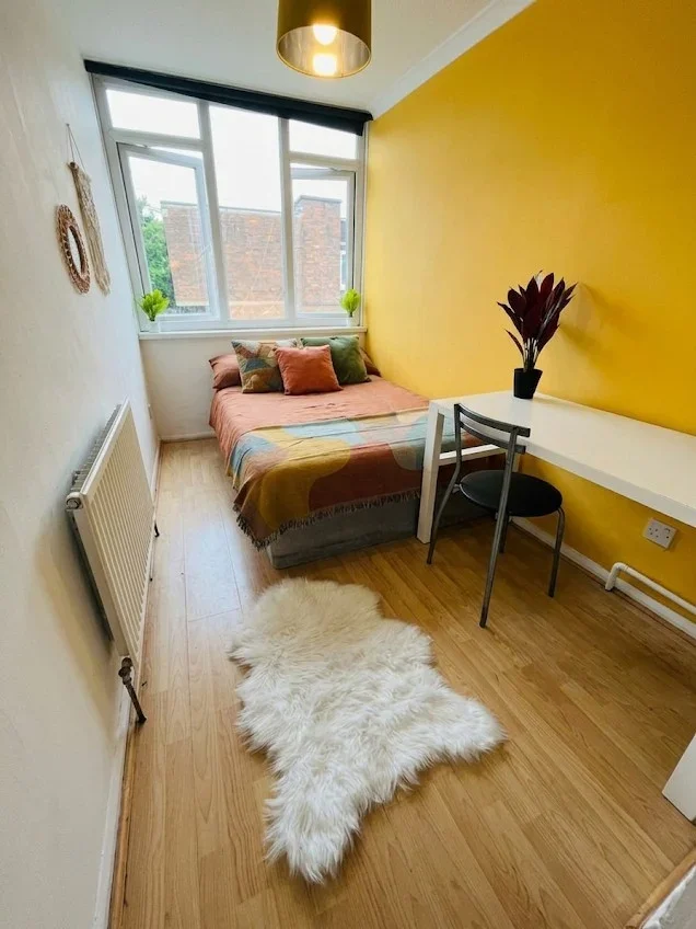 Room Stewarts Road in Greater London