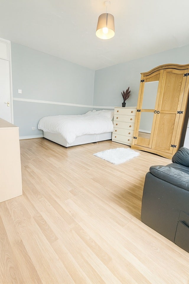 Room Stewarts Road in Greater London