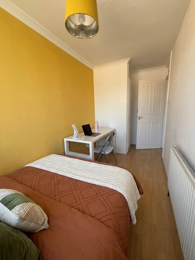 Room Stewarts Road in Greater London