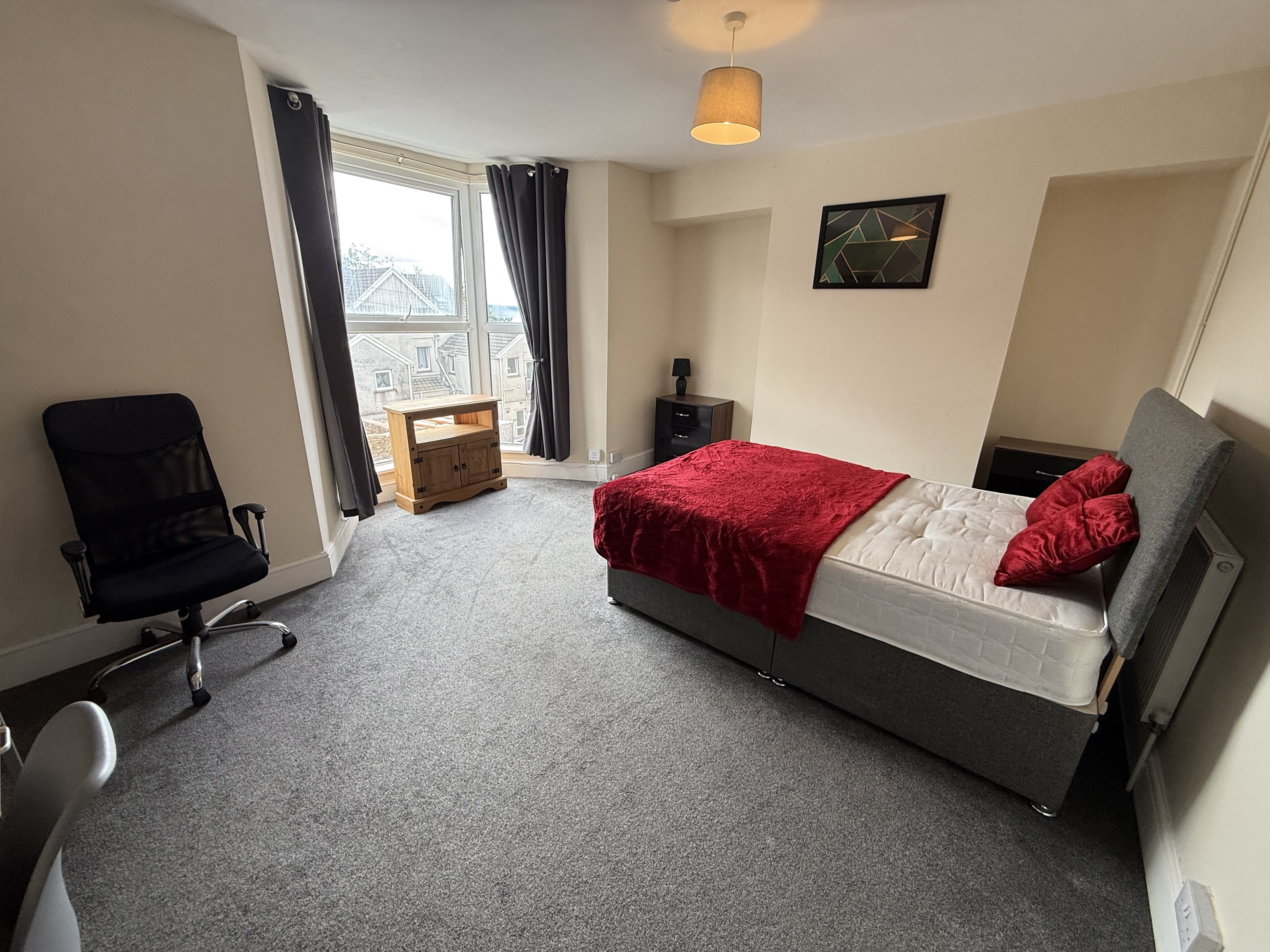 Room Cromwell Street in Swansea