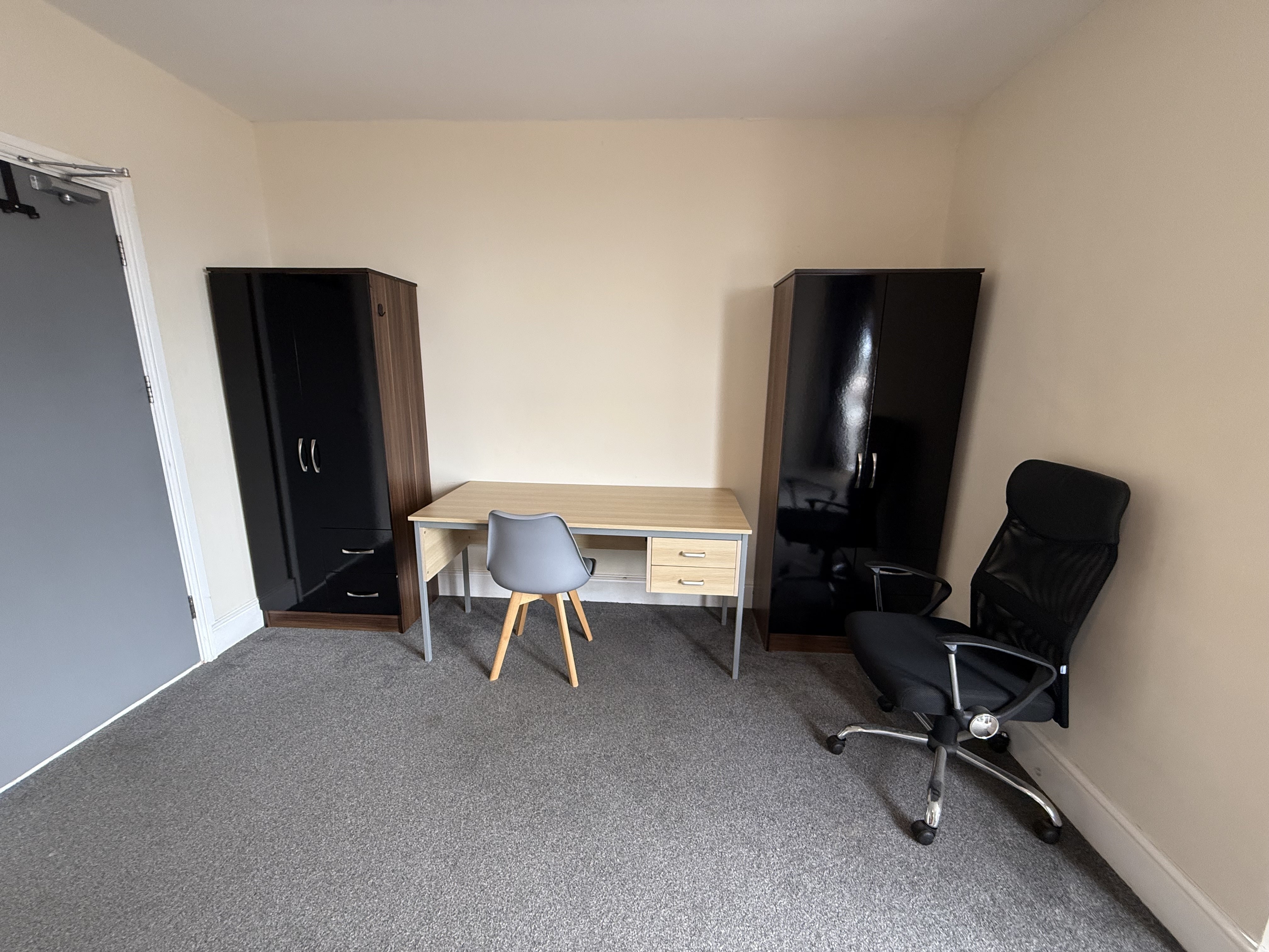 Room Cromwell Street in Swansea