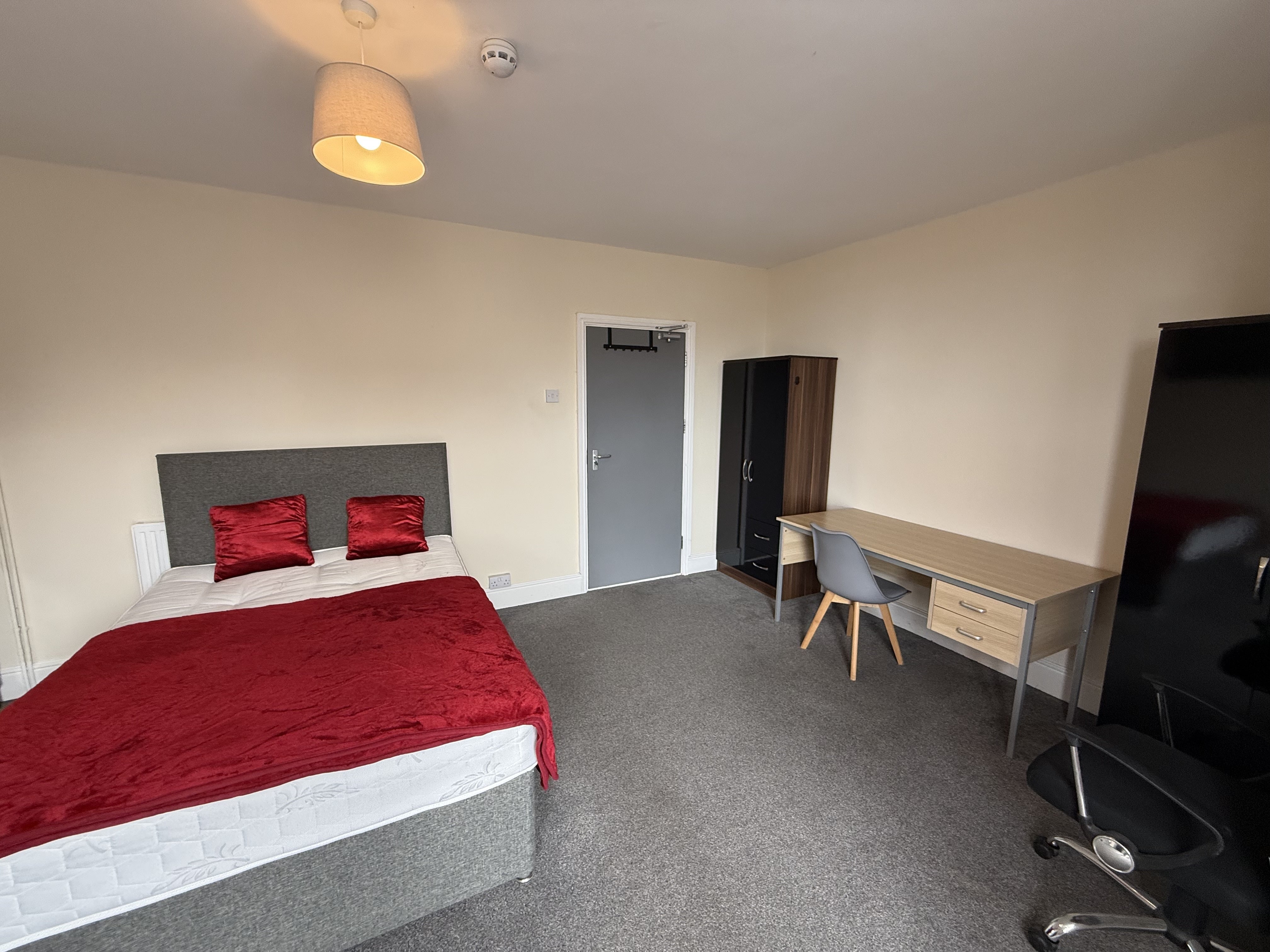 Room Cromwell Street in Swansea