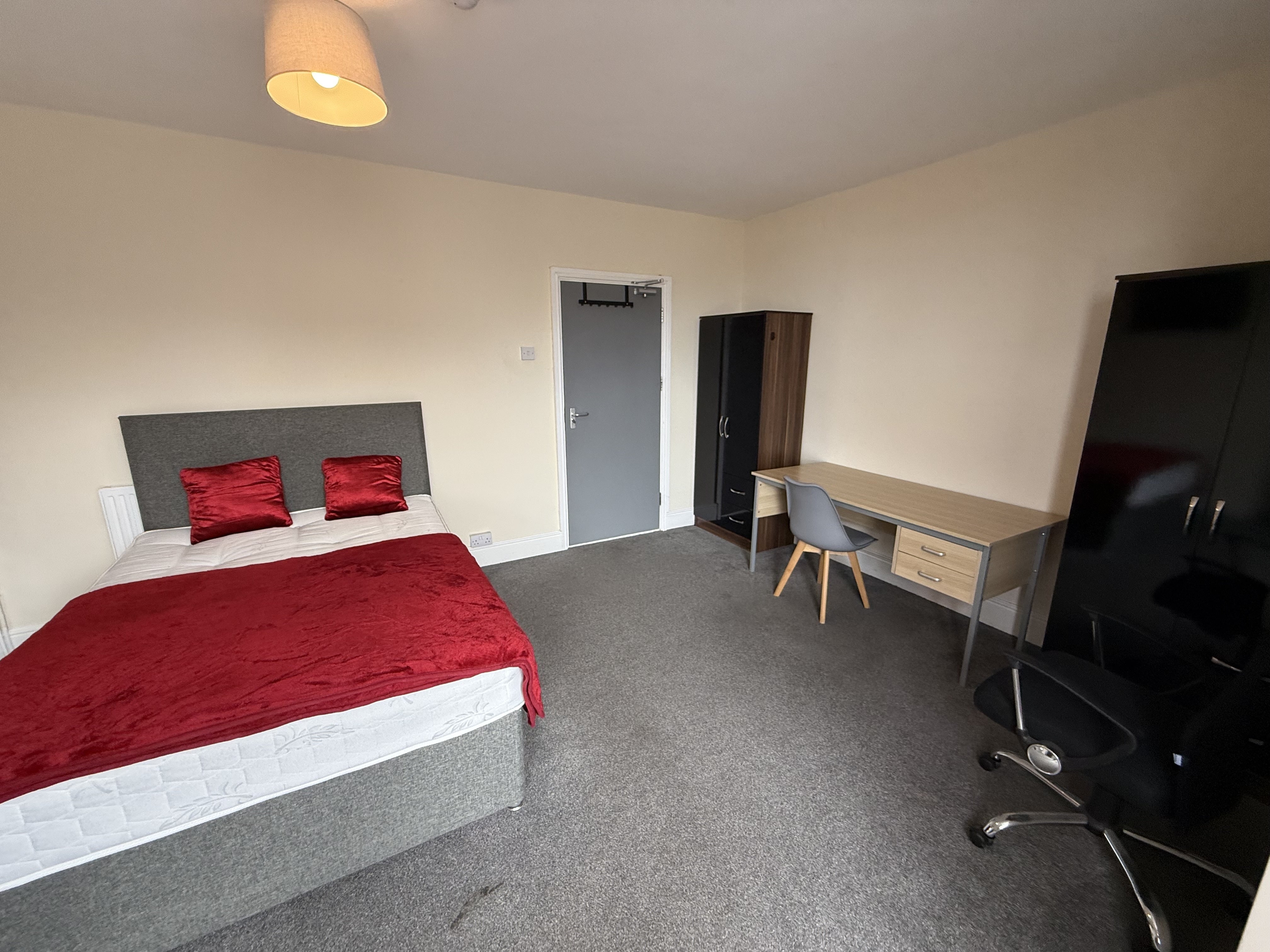 Room Cromwell Street in Swansea