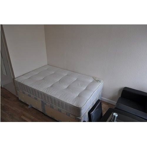 Room Matheson Road in Greater London