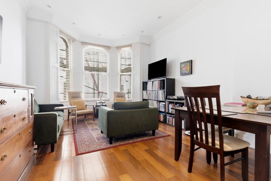 Flat Campden Hill Gardens in Greater London