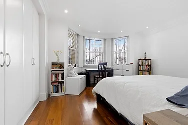 Flat Campden Hill Gardens in Greater London