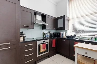 Flat Campden Hill Gardens in Greater London