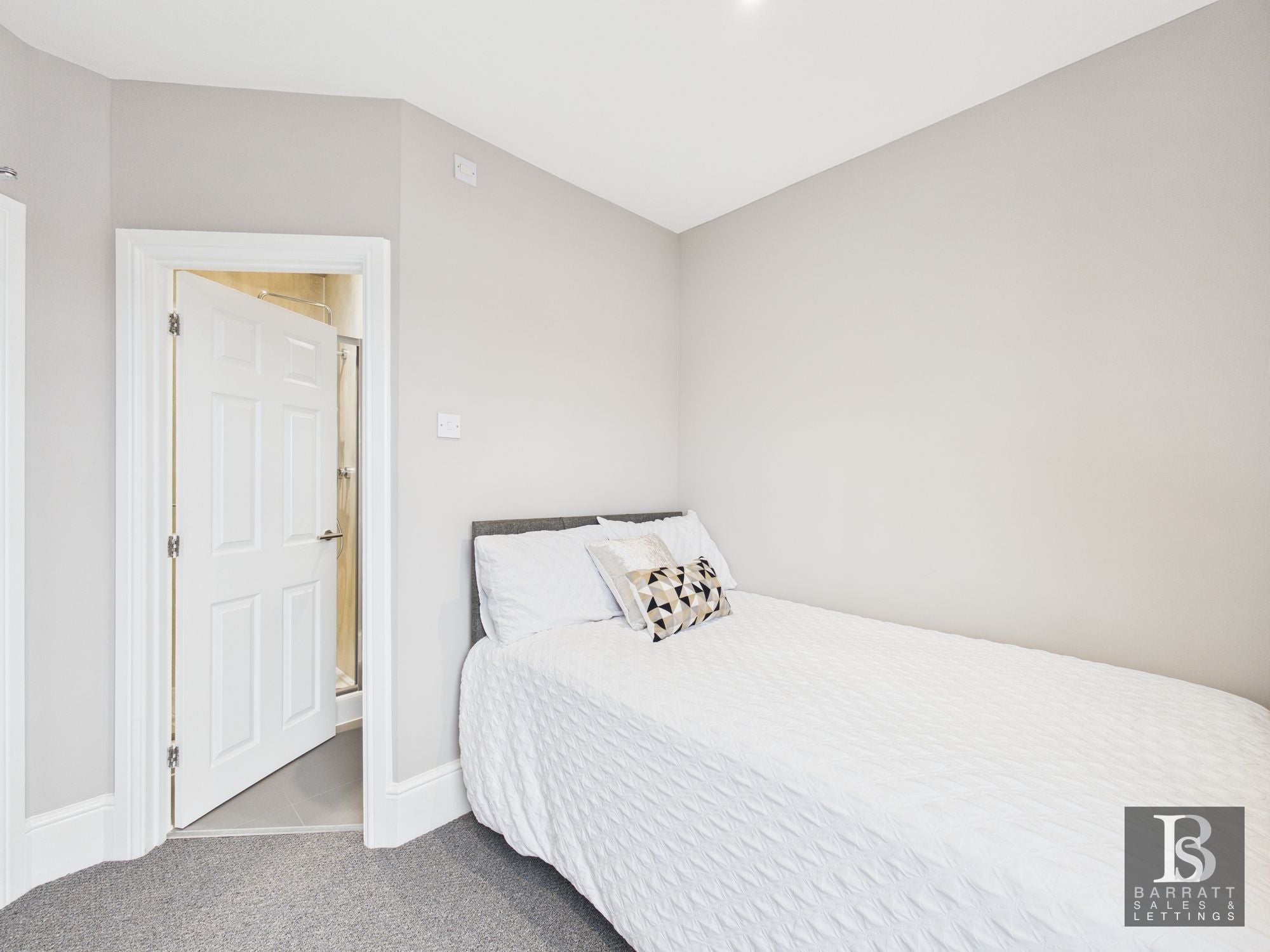 Flat Sheppard Street in Swindon