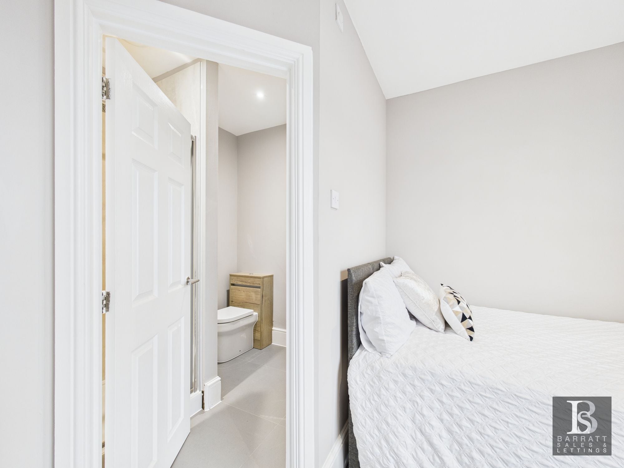 Flat Sheppard Street in Swindon