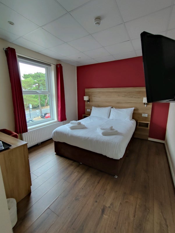 Room Bath Road in Bournemouth