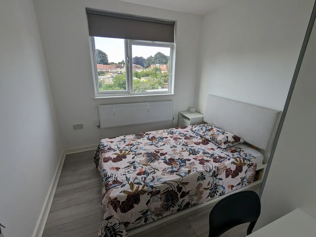 Room Pinkwell Lane in Greater London