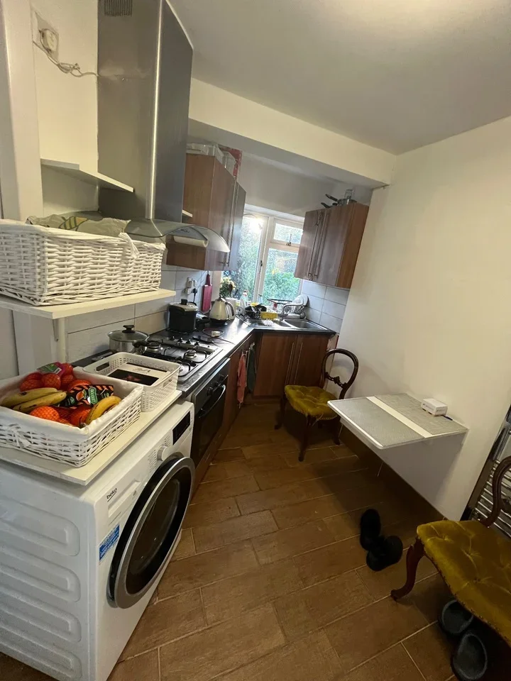 Room Seymour Road in Slough