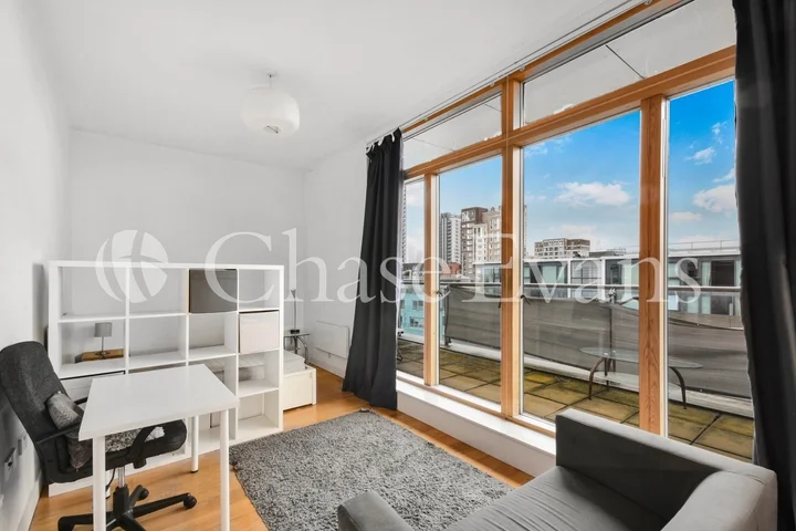 Flat Crampton Street in Greater London