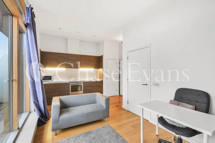 Flat Crampton Street in Greater London