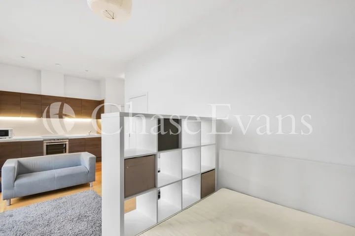 Flat Crampton Street in Greater London