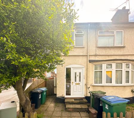 Flat Balmoral Road in Watford