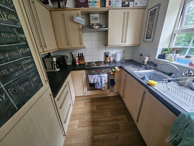 Flat Champs Sur Marne in Bradley Stoke