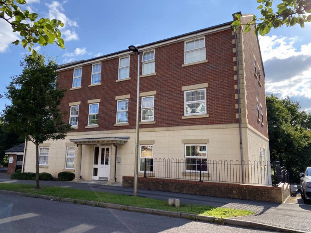 Flat Champs Sur Marne in Bradley Stoke