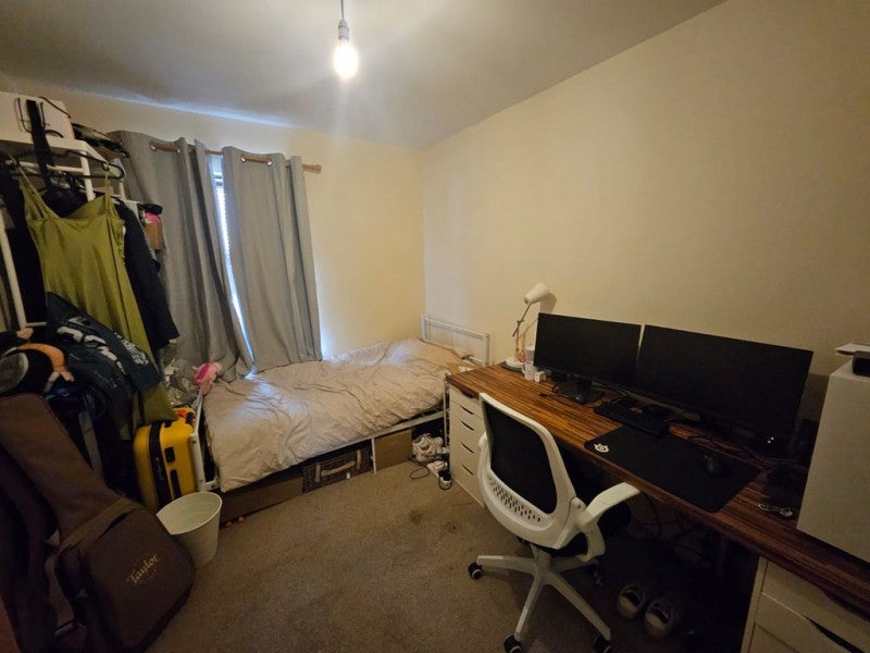 Flat Champs Sur Marne in Bradley Stoke