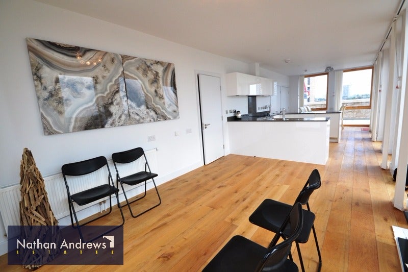 Flat Lockton Street in Greater London