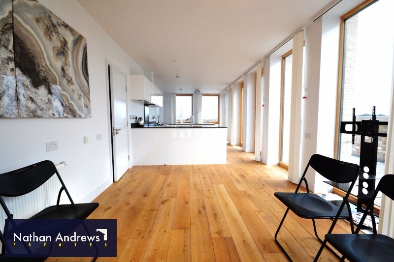 Flat Lockton Street in Greater London