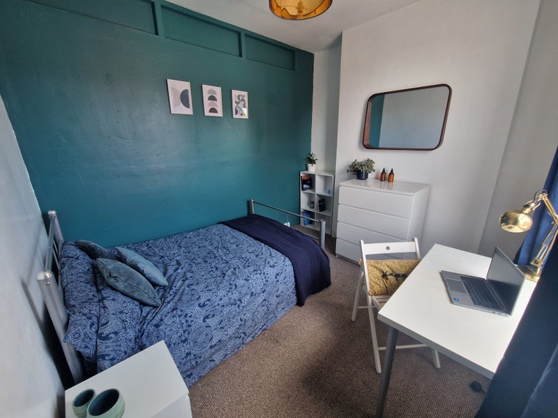 Room Redbourn Street in Liverpool